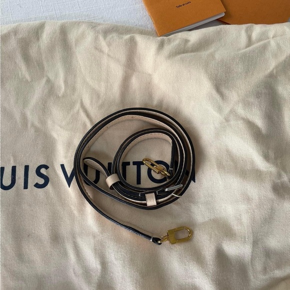 🤍 Clapton Backpack in Damier 🤍 - Picture 11 of 15